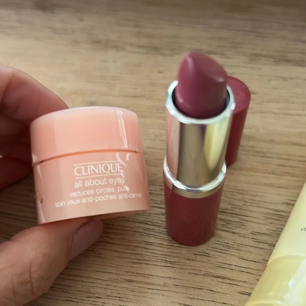 New Clinique five piece set lipstick dramatically different moisturizing lotion
